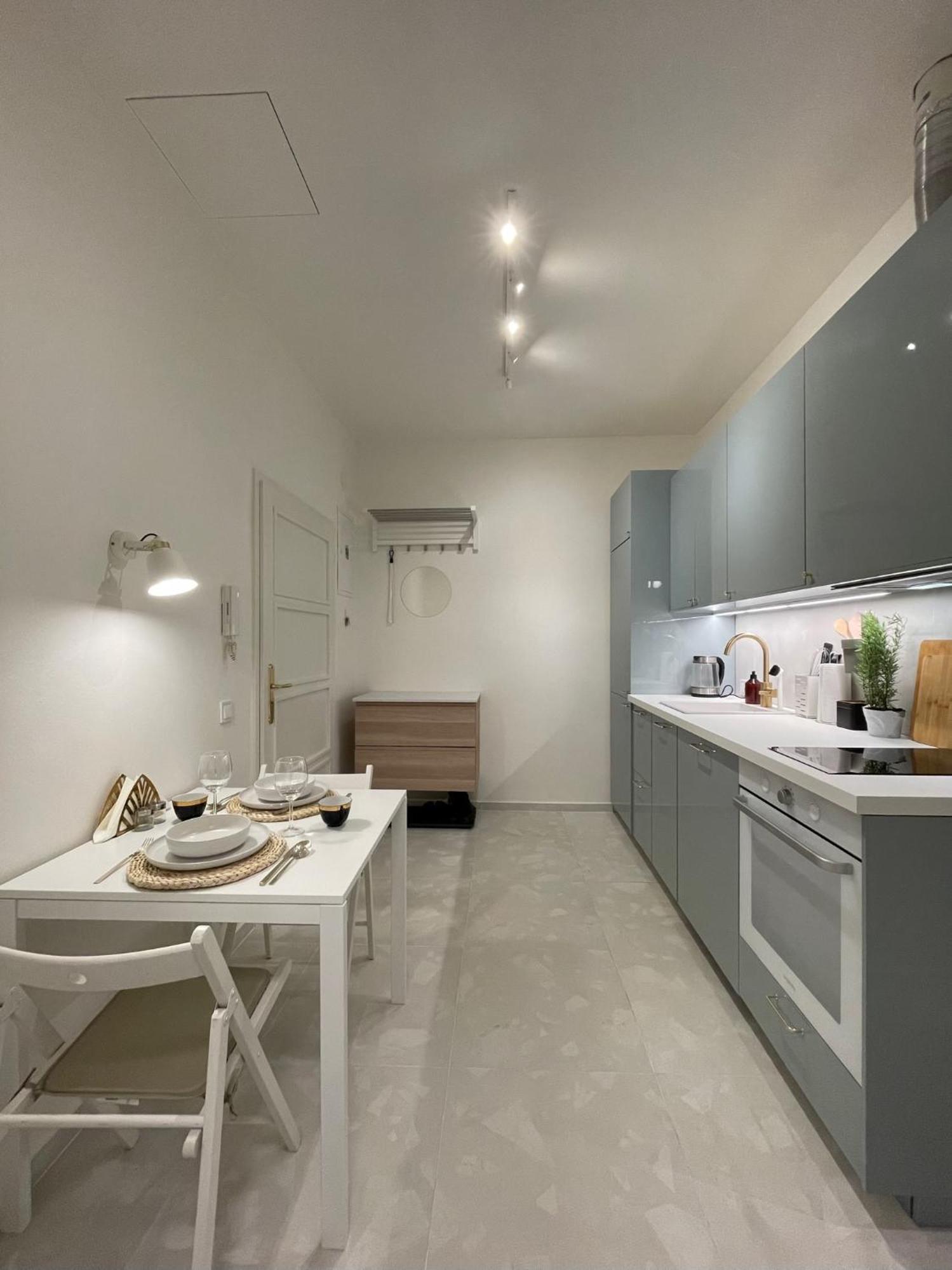 Urban Retreat I Modern Boho Apartments In Lovely Letna District - 10 Minutes From Old Town Prague Exterior photo